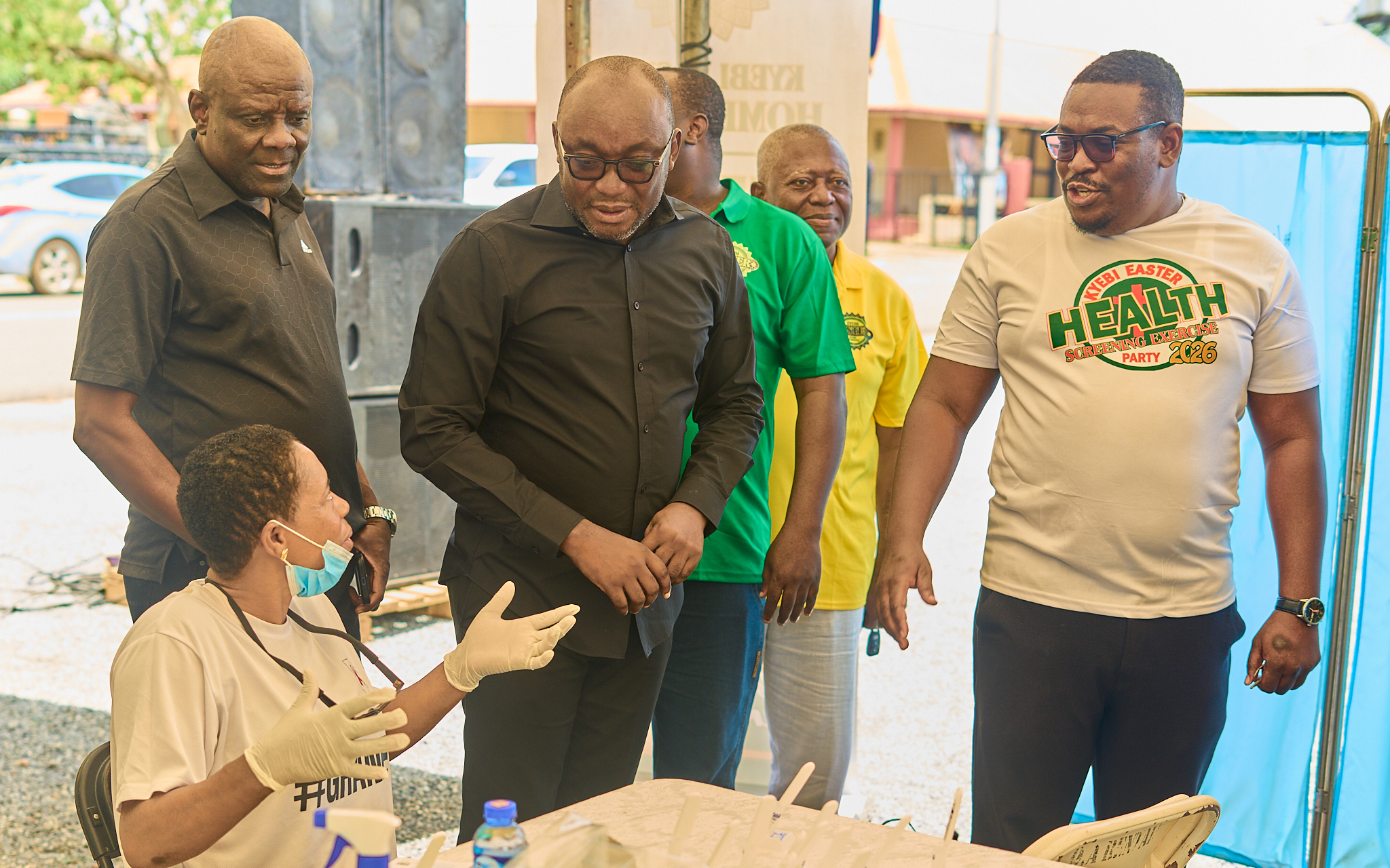 Kyebi Government Hospital Medical Team, led by Principal Physiotherapist, Jeffrey William Quainoo introducing the Member of Parliament for Abuakwa South Constituency, Hon. Dr. Kingsley Agyemang to SAA Team, from Accra.